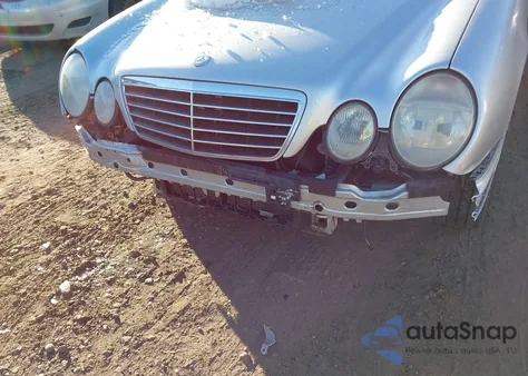 2001 Mercedes-Benz E 320 z USA, uszkodzony, nr VIN WDBJF65J31B346748